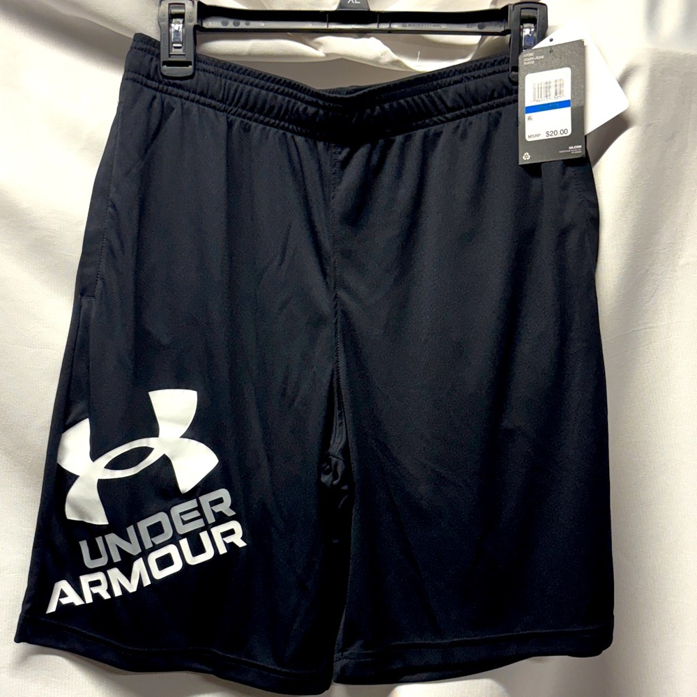 Under Armour NWT Youth Athletic Shorts in Black and White